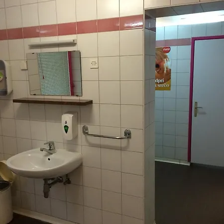 Simple Vodmat Hostel Ljubljana